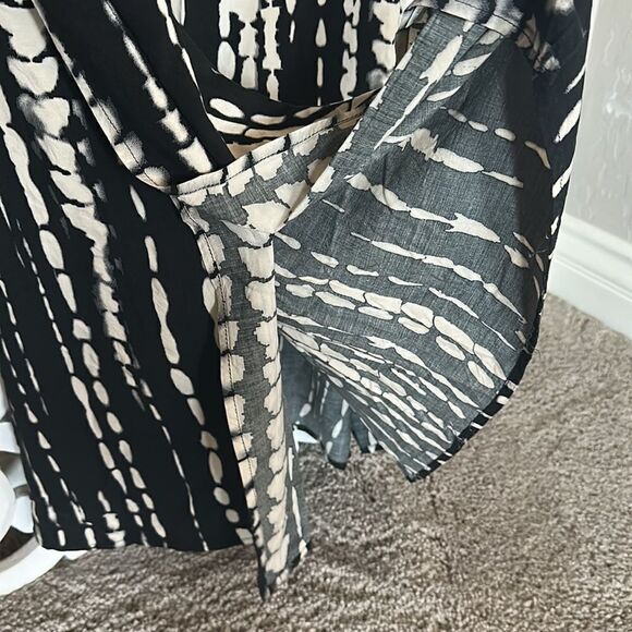 Black and White Caftan - Picture 7 of 7